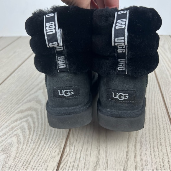 UGG Women's Fluff Mini Quilted Boots US6/EUR37 Black w/ White Logo Heel $160 - Picture 8 of 10